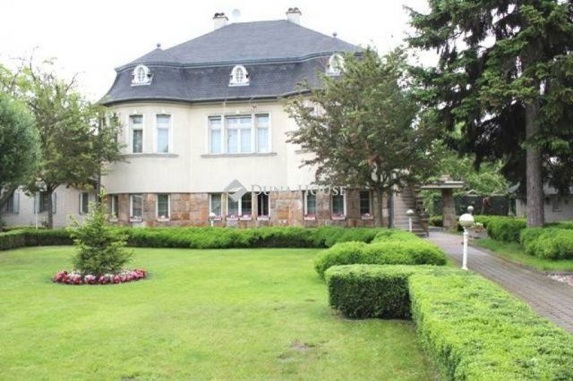 Eladó családi ház, Üllőn 325 M Ft, 12 szobás
