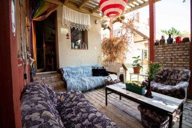 Eladó családi ház, Nagykovácsiban 189.9 M Ft, 8 szobás