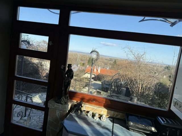 Eladó családi ház, Leányfaluban 110 M Ft, 2 szobás