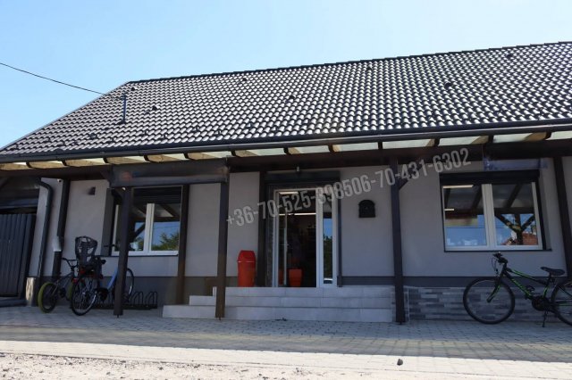 Eladó üzlethelyiség, Ceglédbercelen 178 M Ft, 1 szobás