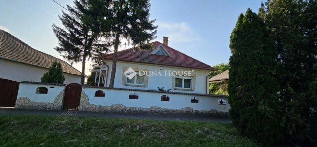 Eladó családi ház, Tápiószecsőn 74.9 M Ft, 5 szobás