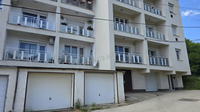Eladó garázs, Pécsett, Nap utcában 8 M Ft / költözzbe.hu
