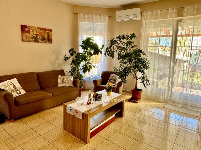 Eladó családi ház, Székesfehérvárott 165 M Ft, 4 szobás