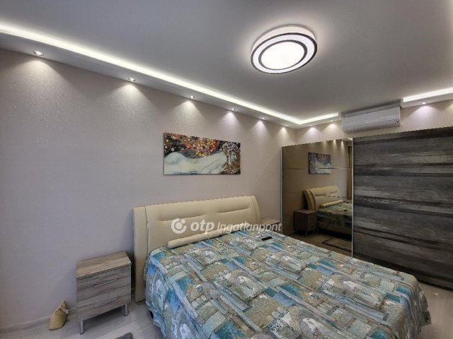 Eladó téglalakás, Siófokon 160 M Ft, 3 szobás