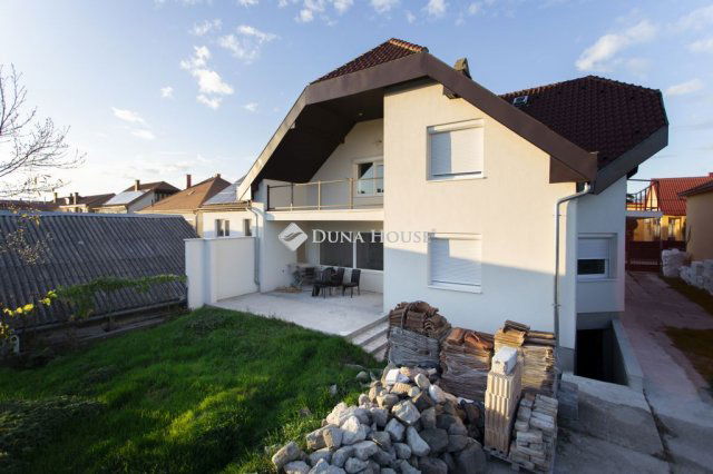Eladó téglalakás, Mosonmagyaróváron 64.9 M Ft, 3 szobás