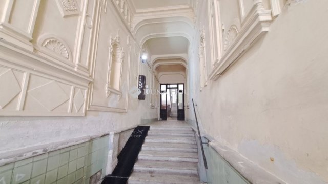 Eladó téglalakás, Budapesten, VI. kerületben 59.5 M Ft, 1 szobás