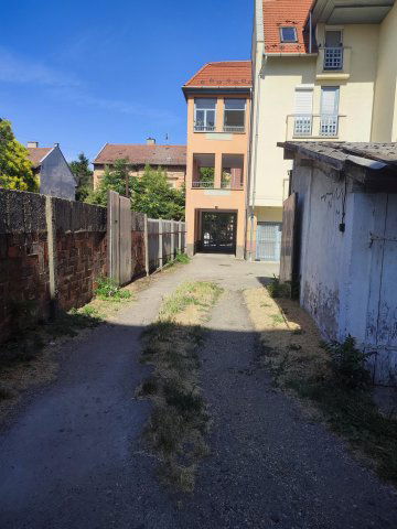 Kiadó garázs, Szegeden, Kálvária sugárúton 25 E Ft / hó