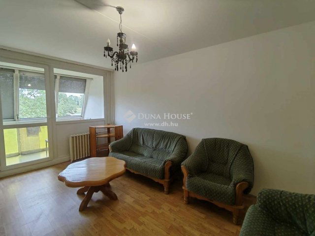Kiadó panellakás, albérlet, Pécsett 140 E Ft / hó, 2 szobás