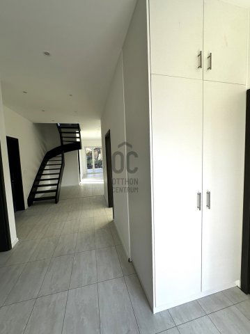 Eladó családi ház, Telkin 180 M Ft, 4 szobás