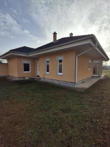 Eladó családi ház, Nyíregyházán 95 M Ft, 3 szobás