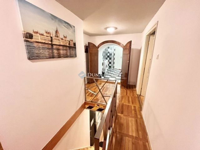 Eladó téglalakás, Budapesten, V. kerületben 128 M Ft, 2 szobás