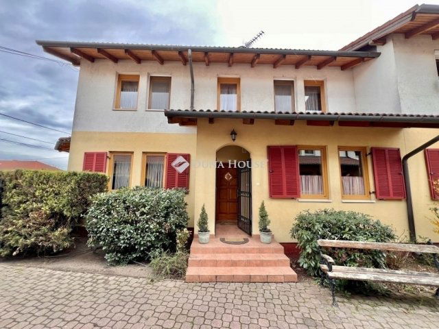 Eladó sorház, Halásztelken 105 M Ft, 4 szobás