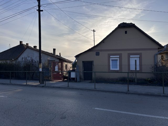 Eladó családi ház, Izsákon 26.5 M Ft, 2 szobás