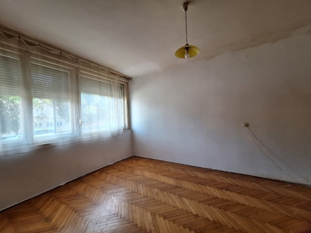 Eladó téglalakás, Győrött 35 M Ft, 1 szobás