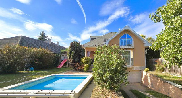 Eladó családi ház, Szigetszentmiklóson 169 M Ft, 7 szobás