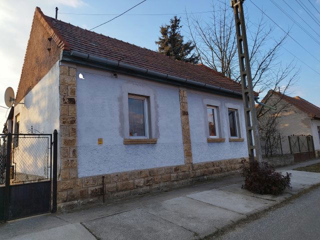 Eladó családi ház, Szerencsen 19.5 M Ft, 3 szobás