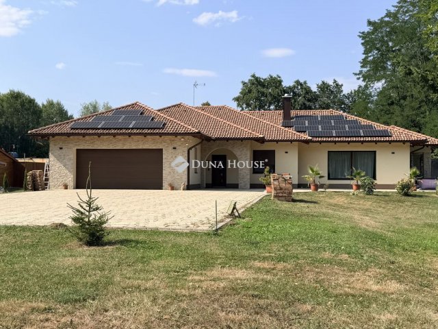 Eladó családi ház, Szentgotthárdon, Kis utcában 218.5 M Ft