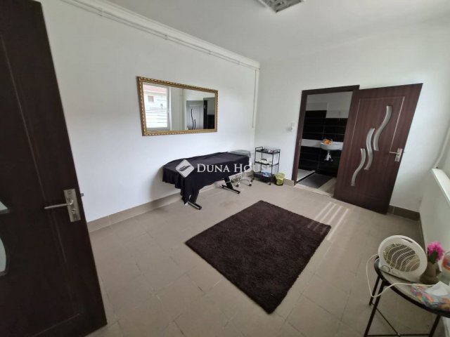 Eladó családi ház, Tiszafüreden 180 M Ft, 7 szobás