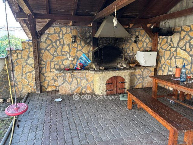 Eladó családi ház, Mohácson 130 M Ft, 4 szobás