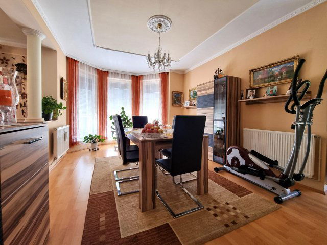 Eladó családi ház, Újrónafőn 90.9 M Ft, 3+2 szobás