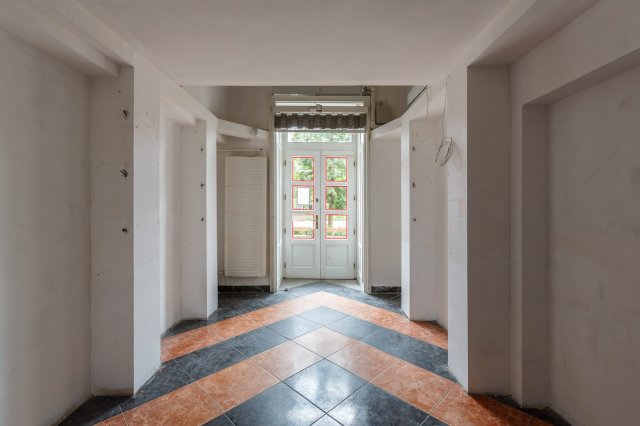 Kiadó üzlethelyiség, Debrecenben 270 E Ft / hó