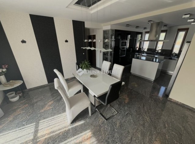 Eladó családi ház, Kecskeméten 385 M Ft, 4 szobás