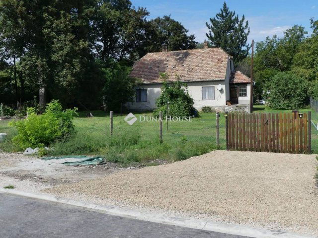 Eladó családi ház, Dunaalmáson 46.5 M Ft, 4 szobás