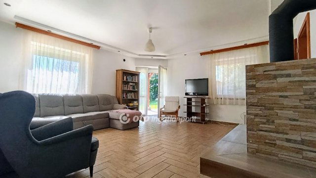 Eladó családi ház, Ercsiben 99 M Ft, 2+4 szobás