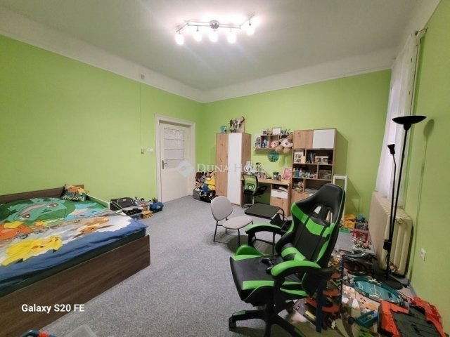 Eladó családi ház, Vecsésen 199 M Ft, 5 szobás