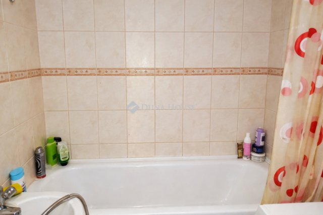 Eladó panellakás, Debrecenben 54.9 M Ft, 3 szobás