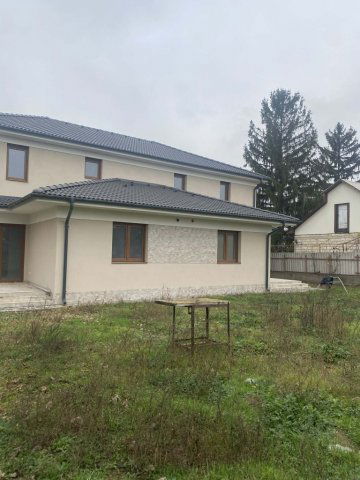 Eladó ikerház, Debrecenben 160 M Ft, 5 szobás