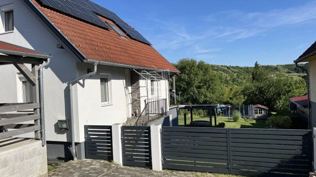 Eladó családi ház, Csatáron 98.5 M Ft, 4 szobás