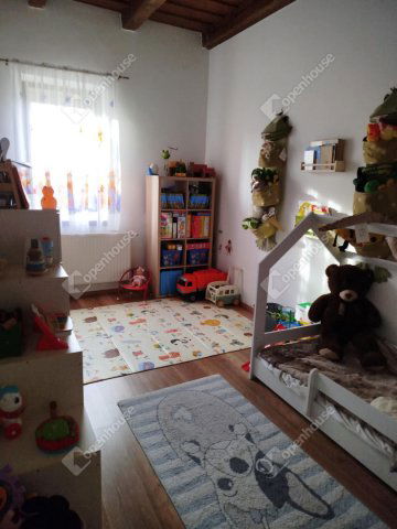 Eladó családi ház, Komáromban 69 M Ft, 4 szobás