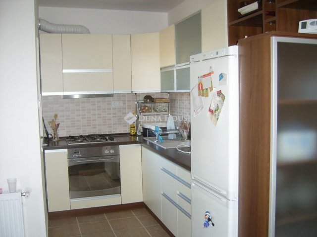 Kiadó téglalakás, albérlet, Pécsett 320 E Ft / hó, 4 szobás