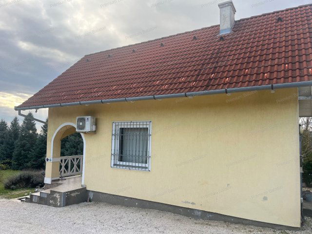 Eladó családi ház, Cserszegtomajon 64.9 M Ft, 3 szobás