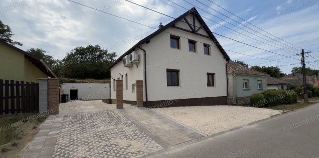 Eladó családi ház, Környén 105.9 M Ft, 5 szobás