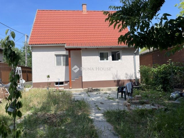 Eladó családi ház, Szigetszentmiklóson 57.5 M Ft, 2 szobás