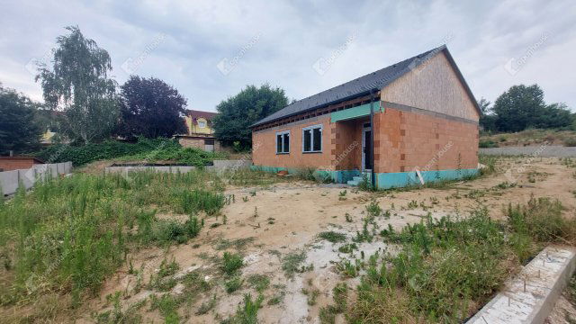 Eladó családi ház, Tatabányán 98 M Ft, 4 szobás