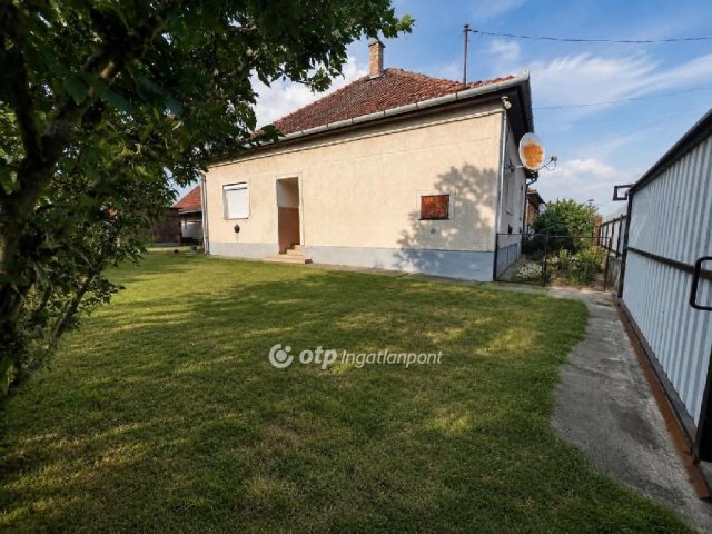 Eladó családi ház, Hencidán 20.9 M Ft, 2 szobás