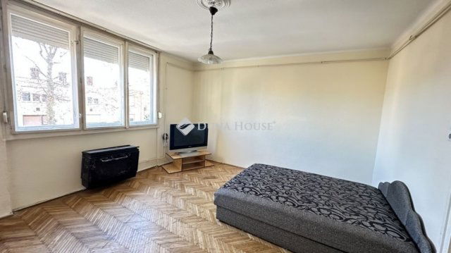 Eladó téglalakás, Kecskeméten 29.9 M Ft, 1 szobás