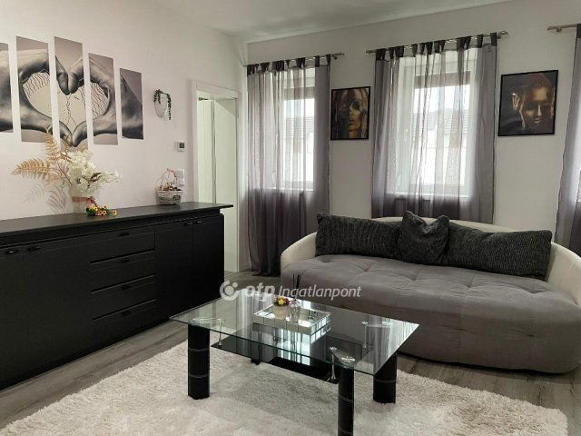 Eladó téglalakás, Fertőszentmiklóson 79.9 M Ft, 1+2 szobás