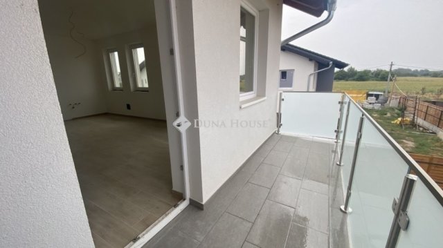 Eladó téglalakás, Dunaharasztin 89.625 M Ft, 3 szobás