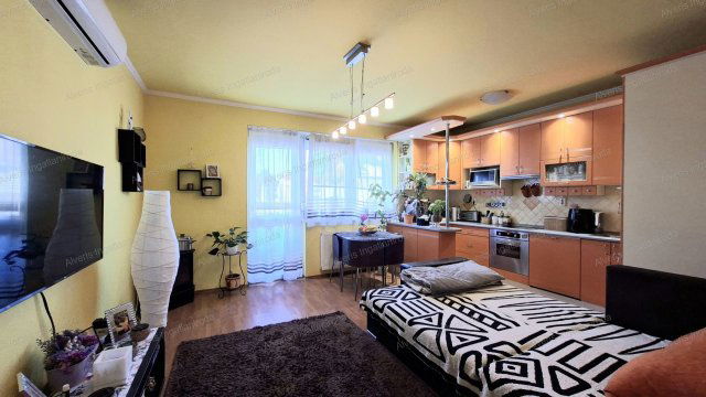 Eladó téglalakás, Nyíregyházán 68.9 M Ft, 3 szobás