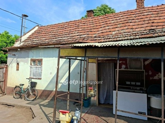 Eladó családi ház, Hajdúböszörményen 38 M Ft, 2 szobás