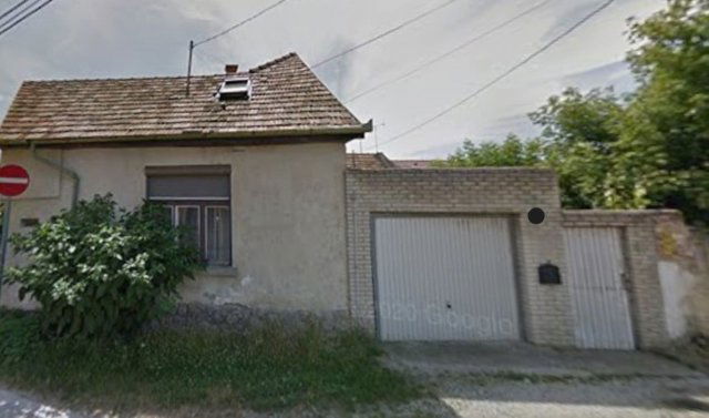 Eladó családi ház, Esztergomban 30 M Ft, 2 szobás