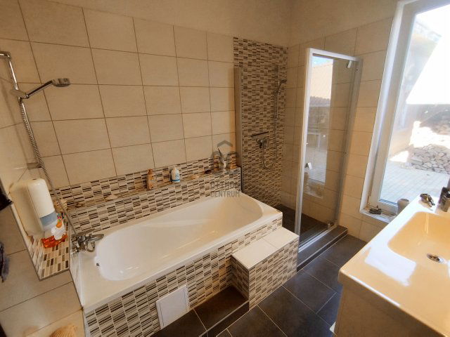 Eladó családi ház, Kecskeméten 95.9 M Ft, 2 szobás