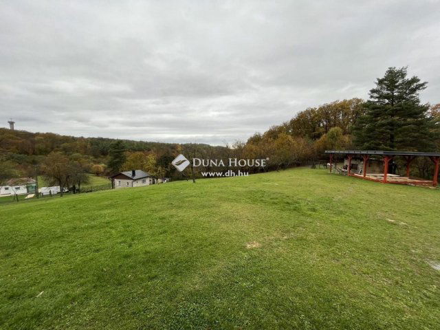 Eladó családi ház, Komlón 109 M Ft, 6 szobás