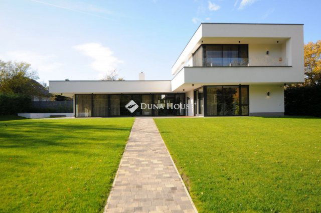 Eladó családi ház, Balatonlelleén 430 M Ft, 5 szobás