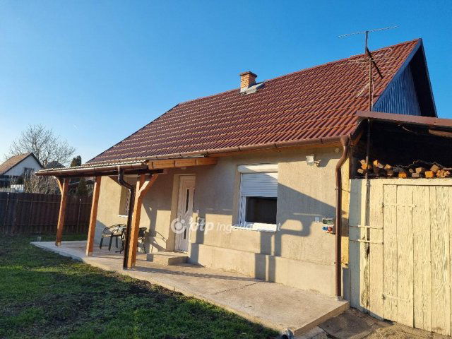Eladó családi ház, Bátonyterenyén 45 M Ft, 3 szobás