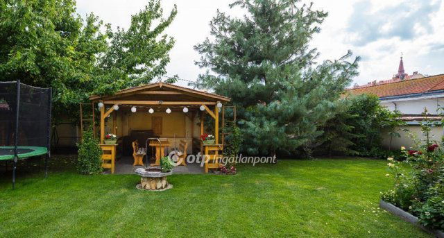 Eladó családi ház, Hajdúszoboszlón 185 M Ft, 6 szobás